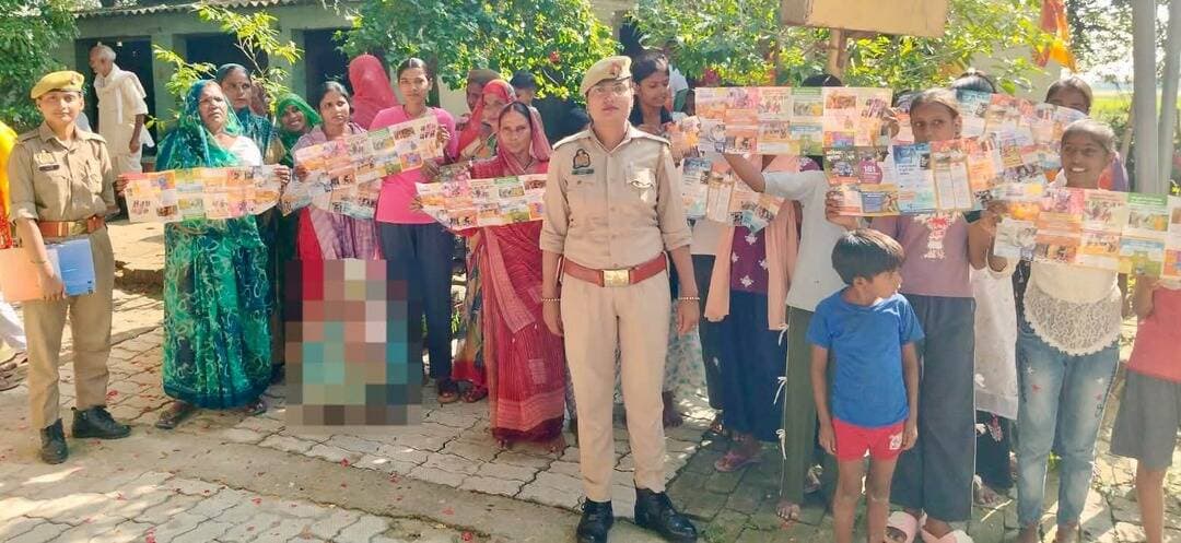 एसपी रवीना त्यागी के निर्देशन में बाराबंकी पुलिस ने मिशन शक्ति फेज-05 के तहत समस्त थानों में जागरूकता कार्यक्रम आयोजित कर महिला सुरक्षा व हेल्पलाइन नंबरों की जानकारी दी।
#MissionShakti #barabankipolice #viralpost