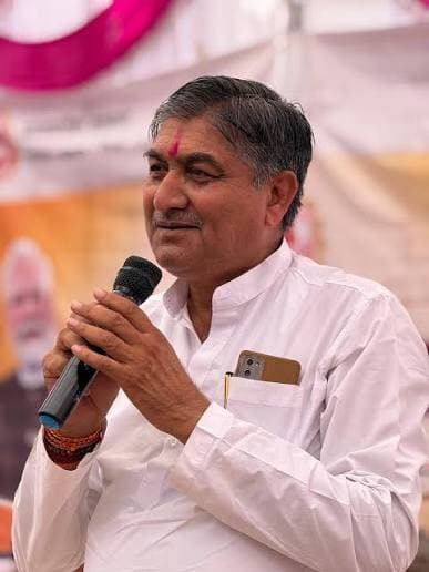 गरोठ। क्षेत्र की बिजली समस्या के निराकरण को लेकर गरोठ विधायक चंद्रसिंह सिसोदिया ने मुख्यमंत्री के नाम पत्र लिखकर जल्द समाधान करने का निवेदन किया है। विधायक ने पत्र के माध्यम से संबंधित समस्या की ओर ध्यान आकर्षित करते हुए आवश्यक कार्रवाई की मांग की है। आपको बता दें कि इसी समस्या को लेकर सुवासरा विधायक हरदीप सिंह डंग द्वारा भी मुख्यमंत्री के नाम पत्र लिखा गया है। दोनों विधायकों द्वारा पत्र लिखे जाने के बाद अब समस्या के निराकरण को लेकर उम्मीद जताई जा रही है।