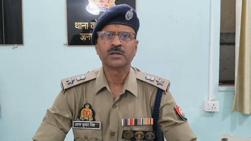 #Chitrakoot
थाना क्षेत्र मऊ के ग्राम जोरवारा में युवक श्याम आधार द्वारा अपने ही गाँव के निवासी श्यामलाल एवं उनकी पत्नी को गोली मारने की घटना के संबंध में पुलिस अधीक्षक चित्रकूट अरुण कुमार सिंह का बयान