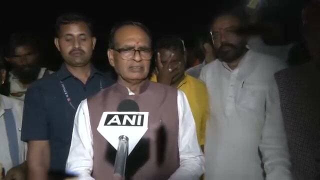 अपनी ही सरकार पर शिवराज के तीखे तेवर! मामा ने कह दी खरी-खरी!
#ShivrajSinghChouhan #ShivrajSingh #शिवराजसिंहचौहान #शिवराजसिंह #मामा_शिवराज #मध्यप्रदेश #MadhyaPradesh #MPNews #MPPolitics #BJP #BJPNews #BJPPolitics #PoliticalNews #BreakingNews #LatestNews #HindiNews #ViralNews #TrendingNews #ChambalTakNews #चम्बलतकन्यूज #BhindNews #GwaliorNews #MorenaNews #DatiaNews #MehgaonNews #मध्यप्रदेश_न्यूज #राजनीति #बड़ी_खबर #ताजा_खबर #वायरल_वीडियो