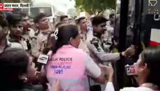क्या पत्रकार भी खतरे में है देखिए लाइफ रिपोर्ट प्रज्ञा मिश्रा जंतर मंतर दिल्ली Part 9