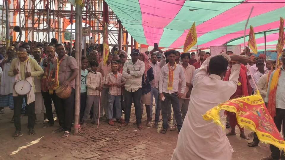 सुरसंड में ऐतिहासिक दुर्गा पूजा को लेकर श्रद्धालुओं में दिखा उत्साह। जय माता दी के लगे जयकारे।