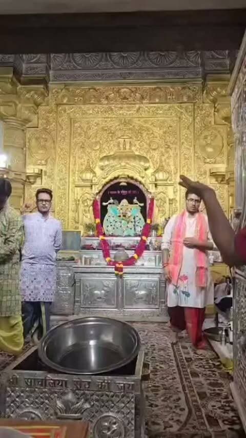 🫵सुनो मेरे सांवरे,,,!!!🛕🛕
ना दौलत💰की चाहत
ना दुनिया का अभिमान
तुम्हारे श्री चरणों में जगह
मिले यही मेरा अरमान
💞दिव्य श्रृंगार दर्शन 💕
दिनांक✨12अक्टूबर✨2026
जय श्री सांवरिया सेठ🙆♀️