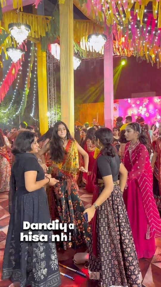 ✨ बाराबंकी का Grand Dandiya Mahotsav रहा शानदार! 💃❤️
Music, energy और festive vibes ने शाम को बनाया यादगार! 🎶🔥
आयोजन के लिए धन्यवाद Birla Open Minds International School 🙌
🏆 Title Sponsor: RSV Home Solution powered by AB Groups
🎵 Entertainment Partners: Prix Audio & Gig Guy
🎮 Games Partner: RockSport
मिलेंगे अगले साल और भी बड़े धमाल के साथ! ❤️✨
#DandiyaMahotsav #Barabanki