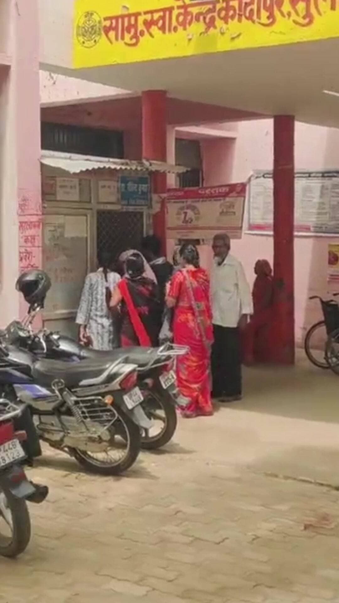 कादीपुर: कादीपुर में दो बाइकों की टक्कर, 6 घायल; 3 की हालत गंभीर