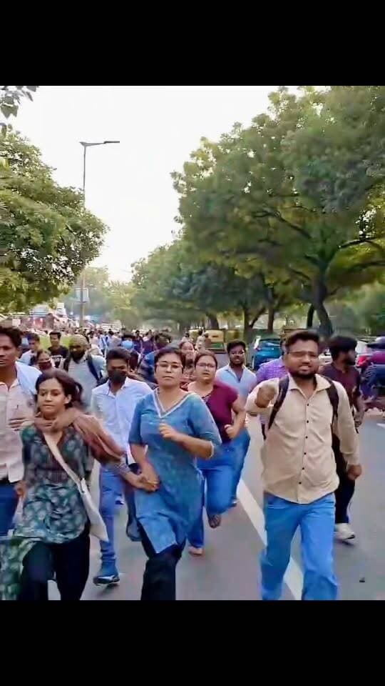 दिल्ली में महिलाएं किसी से कम नहीं।
देखिए पूरी खबर।