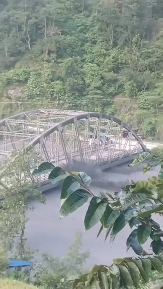 नेपाल में प्रकृति का रौद्र रूप!
बूढ़ी गंडक नदी में अचानक आई भीषण बाढ़ से इलाके में मचा हड़कंप, पानी के तेज बहाव का यह नजारा लोगों को हैरान कर रहा है। 😱🌊
#नेपाल #बूढ़ीगंडक #भीषणबाढ़ #FloodAlert #NepalFlood बिहार प्रकृतिका_रौद्ररूप BreakingNews ViralVideo LatestNews