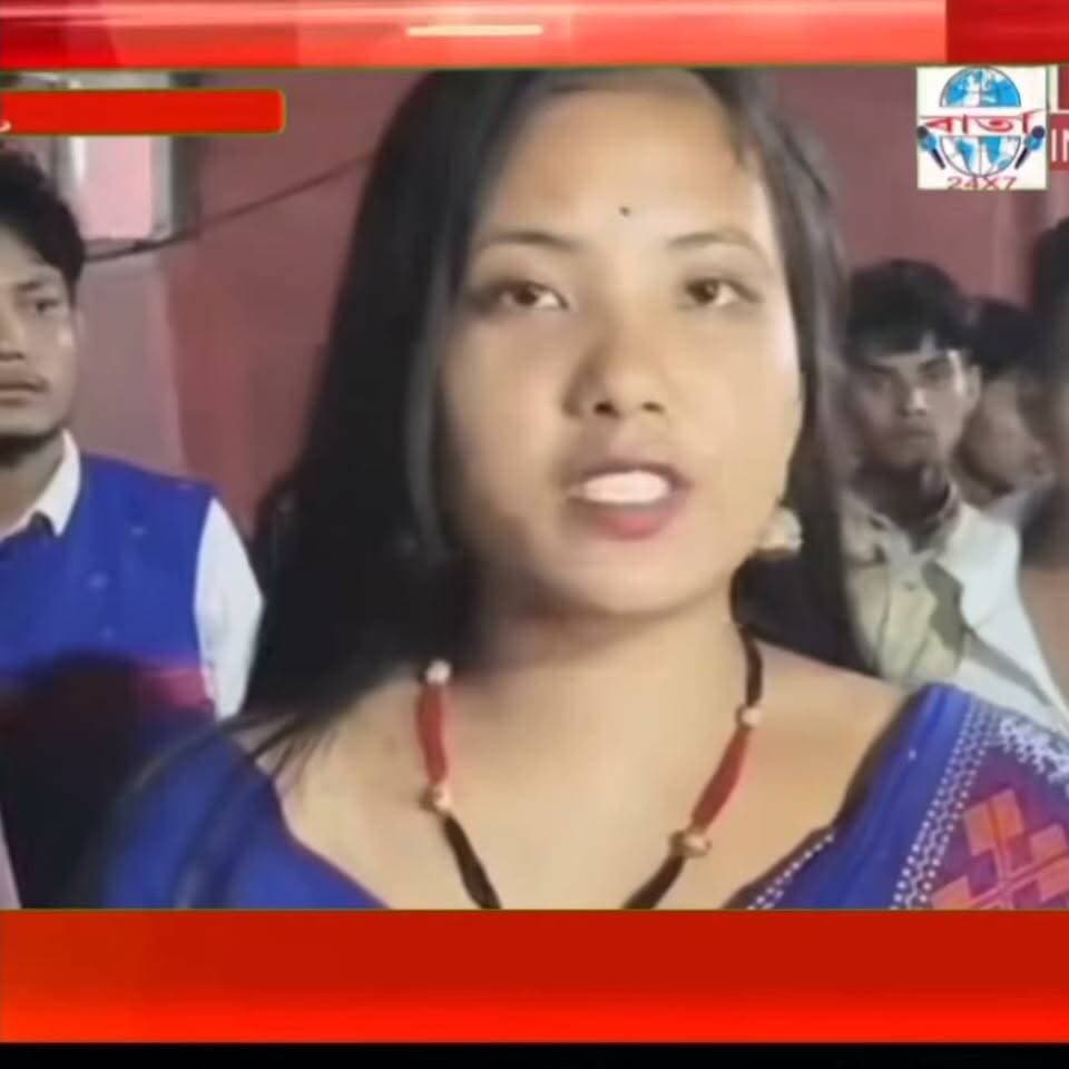 পূৱ ডিক্ৰং মহাবিদ্যালয়ৰ কাংকিন কৗবাঙত অঘটন।
বিহপুৰীয়াৰ মৰনৈ ঠেঙাল ৱাৰ্ডৰ সদস্য সত্যজিৎ ঠেঙালে দা-কুঠাৰ লৈ প্ৰৱেশ মহাবিদ্যালয়ত। এই অভিযোগ ৰাইজ তথা ছাত্ৰ ছাত্ৰীৰ।
এজন ছাত্ৰক আক্ৰমণ কৰি গুৰুত্বৰ ভাৱে আহত কৰাৰ
অভিযোগ কলেজৰ সাধাৰণ সম্পাদিকাৰ।
#public #friends #highlights #news #viral #reels #everyone #facebook #barta24x7