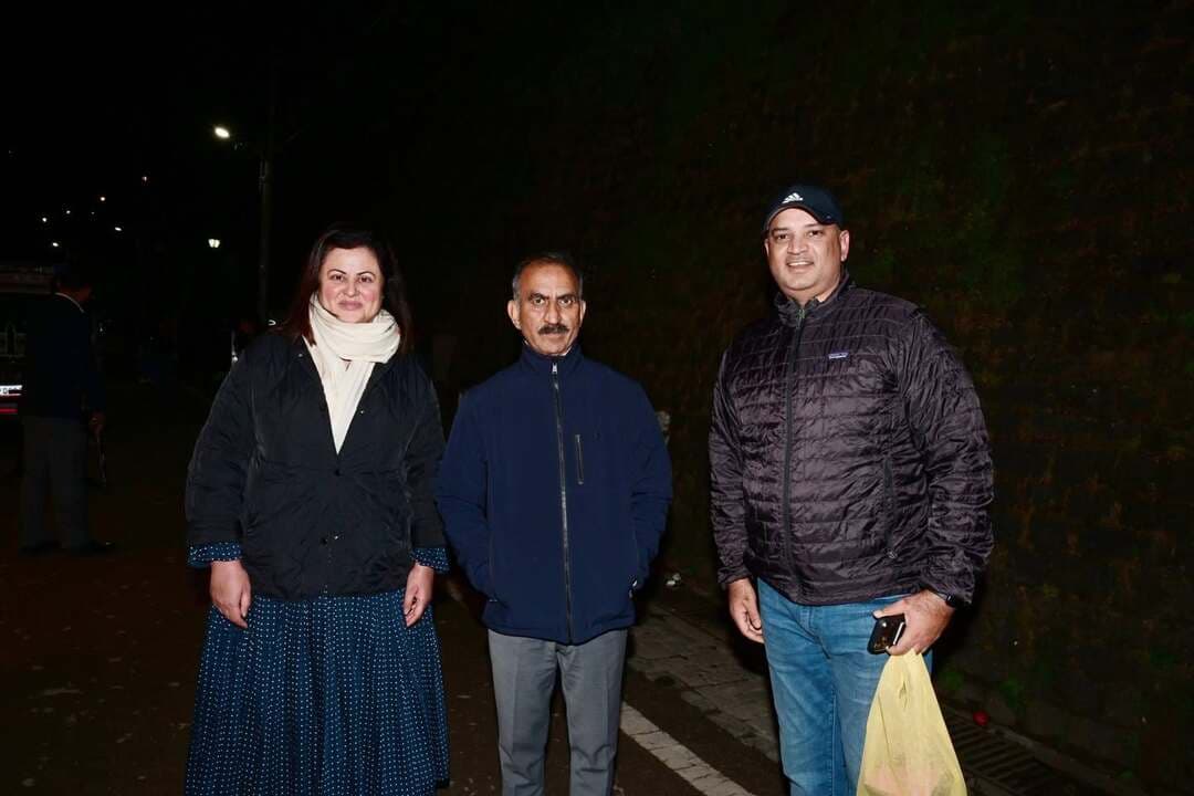 मुख्यमंत्री ठाकुर सुखविन्द्र सिंह सुक्खू जी ने रविवार देर शाम मॉल रोड पर चहलकदमी की। इस दौरान उन्होंने स्थानीय लोगों और पर्यटक के साथ बातचीत भी की..