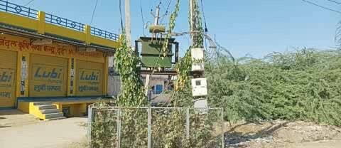 बूंदी: बूंदी में हाईटेंशन ट्रांसफार्मरों पर बेल-पत्तों से हादसे का खतरा