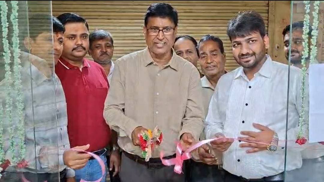 धनबाद के हीरापुर में ‘श्याम कारीगरी’ का भव्य शुभारंभ, एक ही छत के नीचे मिलेंगे गिफ्ट और हैंडीक्राफ्ट के आकर्षक सामान.....see more