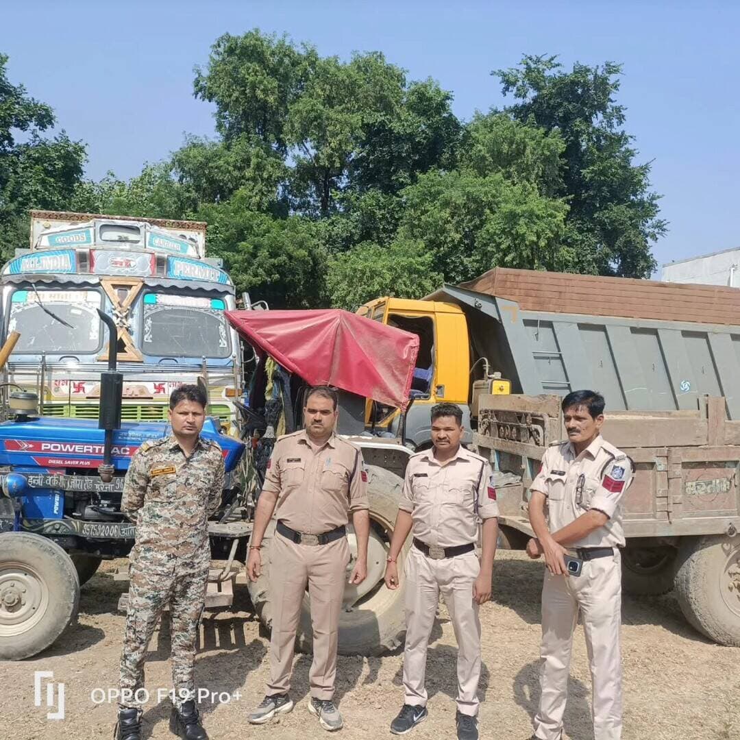 मुरैना के जौरा में अवैध रेत परिवहन पर पुलिस की कार्रवाई।
जौरा पुलिस ने नरहेला रोड पर आसन नदी की रेत से भरी ट्रैक्टर-ट्रॉली जब्त कर एक आरोपी को गिरफ्तार किया। पुलिस ने करीब 7 लाख रुपये का वाहन जब्त कर खनिज अधिनियम के तहत मामला दर्ज किया।
