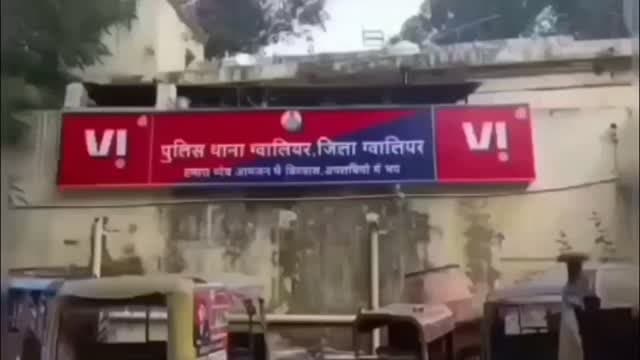 ग्वालियर थाना परिसर में मारपीट करने वाले आरोपी पर पुलिस की कार्रवाई देखें क्या है मामला
#crimenews #gwaliornews #gwaliorpolice #newsimpact #gwalior