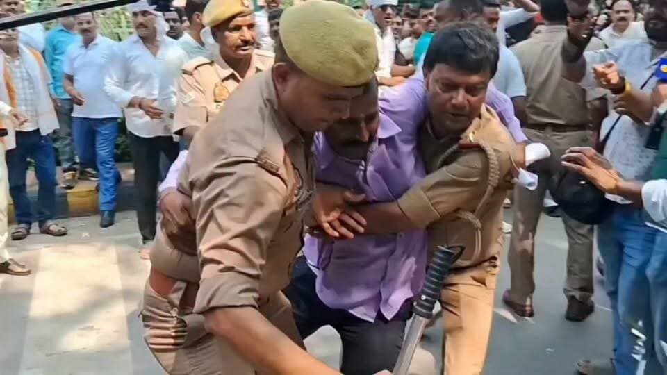 UGC रोल बैक को लेकर वाराणसी में करणी सेना का जबरदस्त प्रदर्शन, दर्जनों कार्यकर्ताओं को पुलिस ने किया डिटेन....