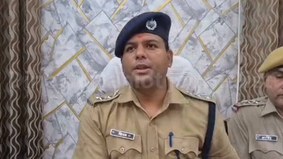 अजमेर में ऑनलाइन क्रिकेट सट्टे के बड़े खेल का पर्दाफाश!
#RajasthanNews #LatestNews #ajmer Ajmer Police Rajasthan