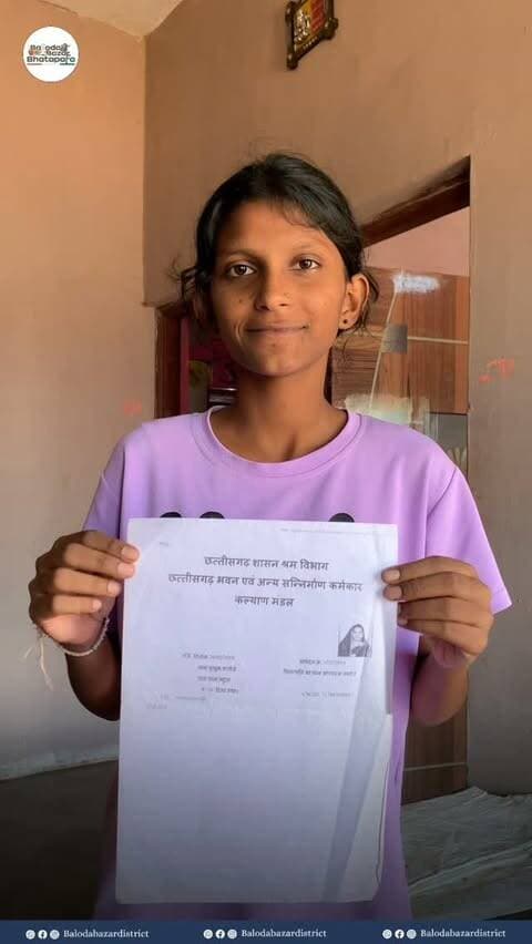 बेटियों की शिक्षा को मिला संबल, सपनों को मिली नई उड़ान!
पूजा कन्नौजे को मुख्यमंत्री नोनी सशक्तिकरण योजना के तहत ₹20,000 की मिली सहायता, जिसका उपयोग वे अपनी पढ़ाई में कर रही हैं। उन्होंने इस सहयोग के लिए मुख्यमंत्री श्री विष्णुदेव साय जी के प्रति आभार जताया।
#सेवा_की_कहानी
#सेवा_संकल्प_अभियान
#balodabazar
#SevaSankalpBB
#Chhattisgarh