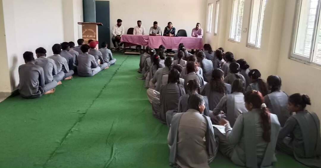 निर्वाचक नामावलियों का विशेष अभियान अन्तर्गत तहसील सुहेला अंतर्गत समस्त प्राचार्यों की बैठक लेकर अध्ययनरत छात्र/छात्राओं का फॉर्म 6 भरवाने और मतदाता जागरूकता क्लब के बारे में प्रशिक्षण दिया गया।
#ECI
#SpecialDrive2026
#GoRegister
#GoEnrollment
#EveryVoteMatters