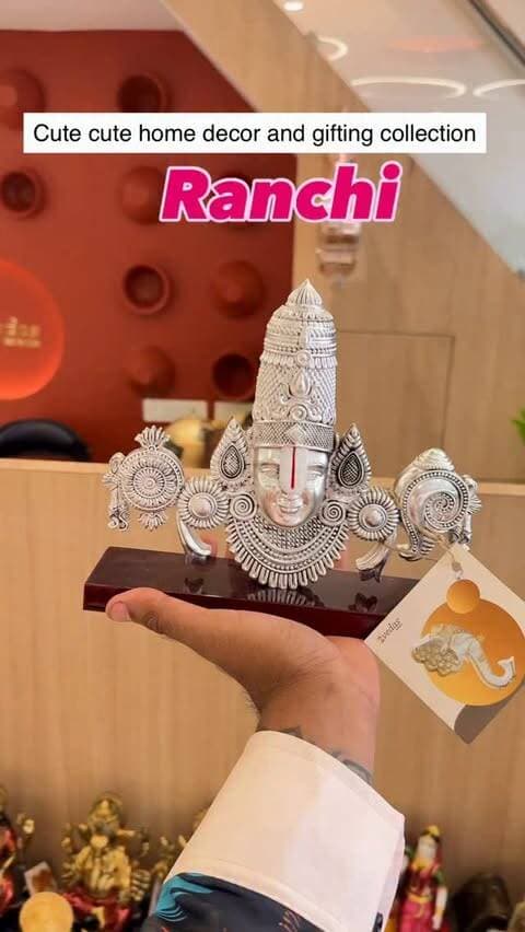 ✨ इस Durga Puja & Diwali अपने घर को दें एक ROYAL LOOK! 🪔🏡
🎁 खूबसूरत Home Décor, Elegant Wall Décor, Tea Light Holders, Antique Designs और भगवान की मनमोहक मूर्तियाँ — सब कुछ मिलेगा एक ही जगह! ❤️✨
📍 Vedas Homes, Shrilok Complex, ground floor
below seventh heaven restaurant Ranchi
अपने घर को सजाना हो या अपनों को देना हो एक खूबसूरत गिफ्ट, यहाँ का कलेक्शन ज़रूर एक्सप्लोर करें! 🎁😍
📲 Ranchi वालों, वीडियो को अपने दोस्तों और परिवार के साथ SHARE ज़रूर करें! ❤️
#VedasHomes #ranchi #viralvideos #ranchiblogger #durgapuja