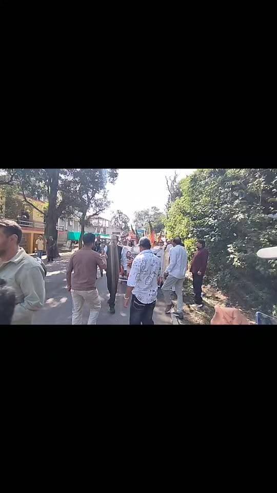देहरा ।। News123 ।। ढलियारा में JNU मामले पर भाजपा का विरोध प्रदर्शन
पूर्व मंत्री बिक्रम ठाकुर , पूर्व मंत्री रविन्द्र रवि, पूर्व विधायक देहरा होशियार सिंह व प्रभारी राजेश ठाकुर सहित भाजपा पदाधिकारी व कार्यकर्ता उपस्थित रहे