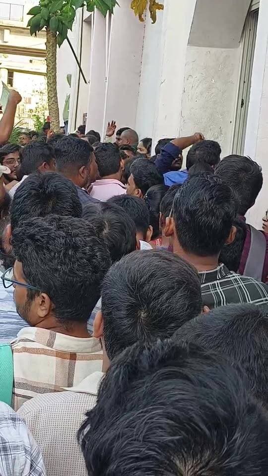 पटना में MAULANA MAZHARUL HAQUE ARABIC AND PERSIAN UNIVERSITY, PATNA पहुंचे जहां छात्र छात्राओं की उमड़ी भीड़।