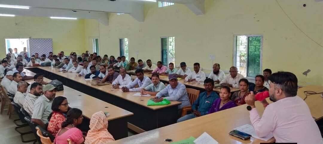 कटिहार में 65- बलरामपुर विधानसभा क्षेत्र में अर्हता प्राप्त छूटे हुए एवं युवा निर्वाचकों के नाम मतदाता सूची में शामिल करने हेतु चलाए जा रहे विशेष अभियान के संबंध में BLO एवं BLO पर्यवेक्षकों को प्रशिक्षण दिया गया।
Information & Public Relations Department, Government of Bihar Social Welfare Department, Government of Bihar Samrat Choudhary CM Samrat CMO Bihar
