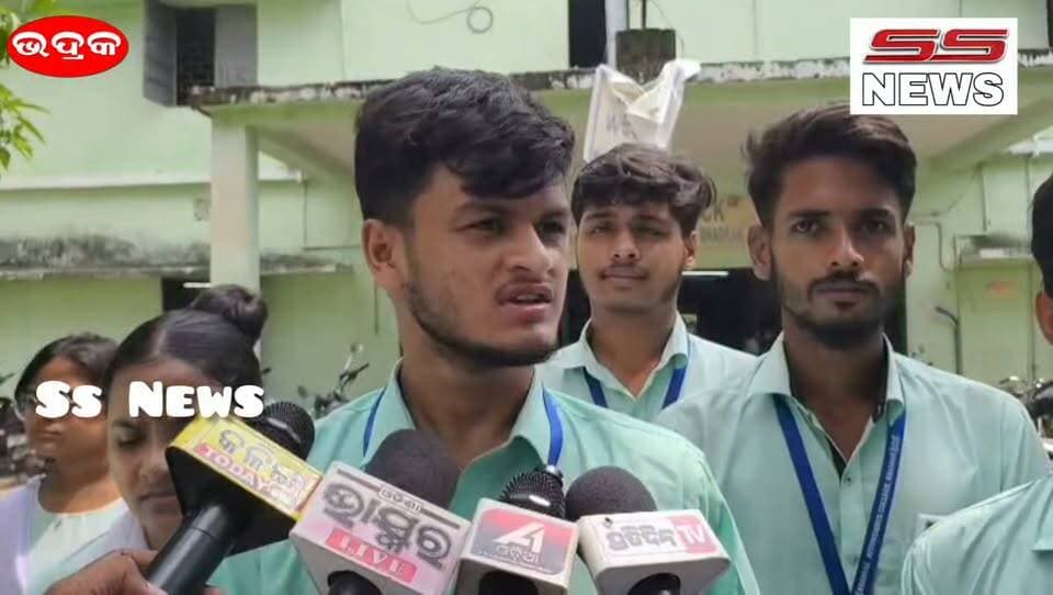 ଭଦ୍ରକ::ସରଗରମ କଲେଜ କ୍ୟାମ୍ପସ: କ୍ଲାସରୁମ୍ ରୁ କ୍ଲାସରୁମ୍ ଚାଲିଛି ନିର୍ବାଚନୀ ପ୍ରଚାର
#SSnews #Bhadraknews #StudentUnionElection #college #elections #BCJD #Odisha