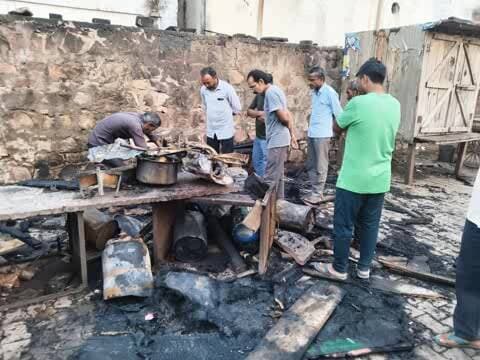 सूरौठ: सूरौठ में चाय की थड़ी में आग और दो गैस सिलेंडर फटने से दहशत