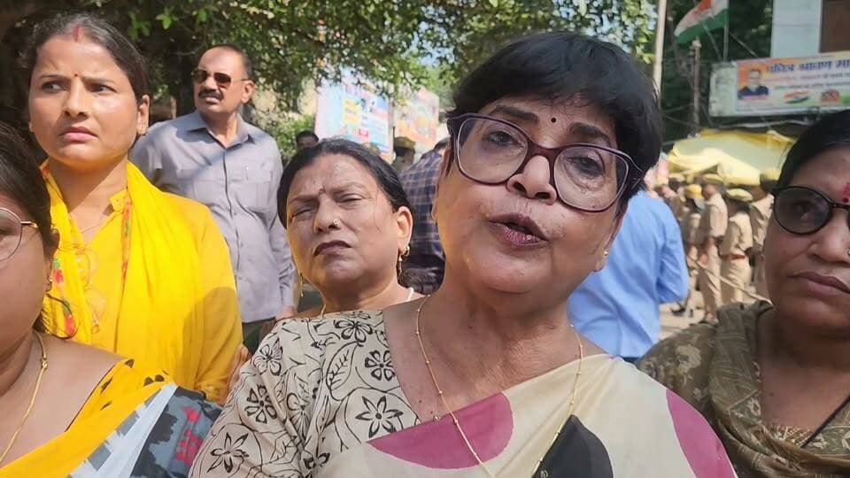 डॉ. इरा श्रीवास्तव, पूर्व भाजपा जिलाध्यक्ष ने कांग्रेस सांसद पर लगे कथित यौन उत्पीड़न के आरोपों को लेकर कांग्रेस पर निशाना साधा और कार्रवाई की मांग की।