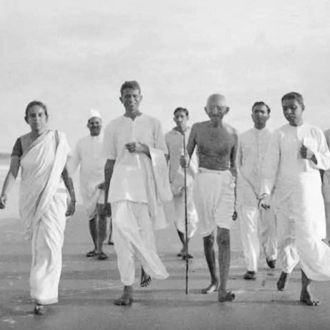 সত্য, অহিংসা আৰু মানৱতাৰ আদৰ্শ যুগে যুগে জীয়াই থাকক। আজি জাতিৰ পিতা মহাত্মা গান্ধীজীৰ জন্মজয়ন্তী। এই পৱিত্ৰ দিনটোত ভাৰতৰ স্বাধীনতা সংগ্ৰামত তেওঁৰ অৱদান, ত্যাগ আৰু সাহসক গভীৰ শ্ৰদ্ধাৰে স্মৰণ কৰিছোঁ।
<nis:link nis:type=tag nis:id=highlightseveryone nis:value=highlightseveryone nis:enabled=true nis:link/> <nis:link nis:type=tag nis:id=viralnews nis:value=ViralNews nis:enabled=true nis:link/> <nis:link nis:type=tag nis:id=viralpost nis:value=viralpost nis:enabled=true nis:link/> Rituraj Duwarah <nis:link nis:type=tag nis:id=gandhijayanti nis:value=gandhijayanti nis:enabled=true nis:link/>