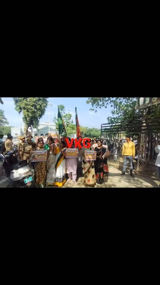 लखीमपुर खीरी जिले में 1 साल बाद भाजपा और कांग्रेस पार्टी के कार्यकर्ता आए आमने-सामने दोनों के बीच हुई जमकर नारेबाजी