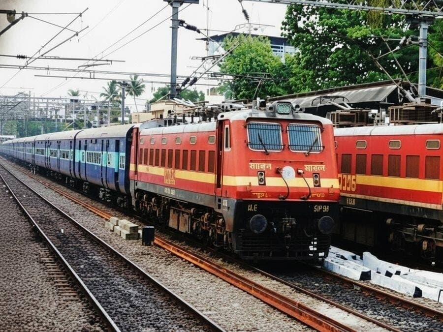 नवरात्रि में मां विंध्यवासिनी के दर्शन होंगे आसान, 20 ट्रेनों को मिला विंध्याचल में ठहराव ..
खबर कमेंट बॉक्स में..