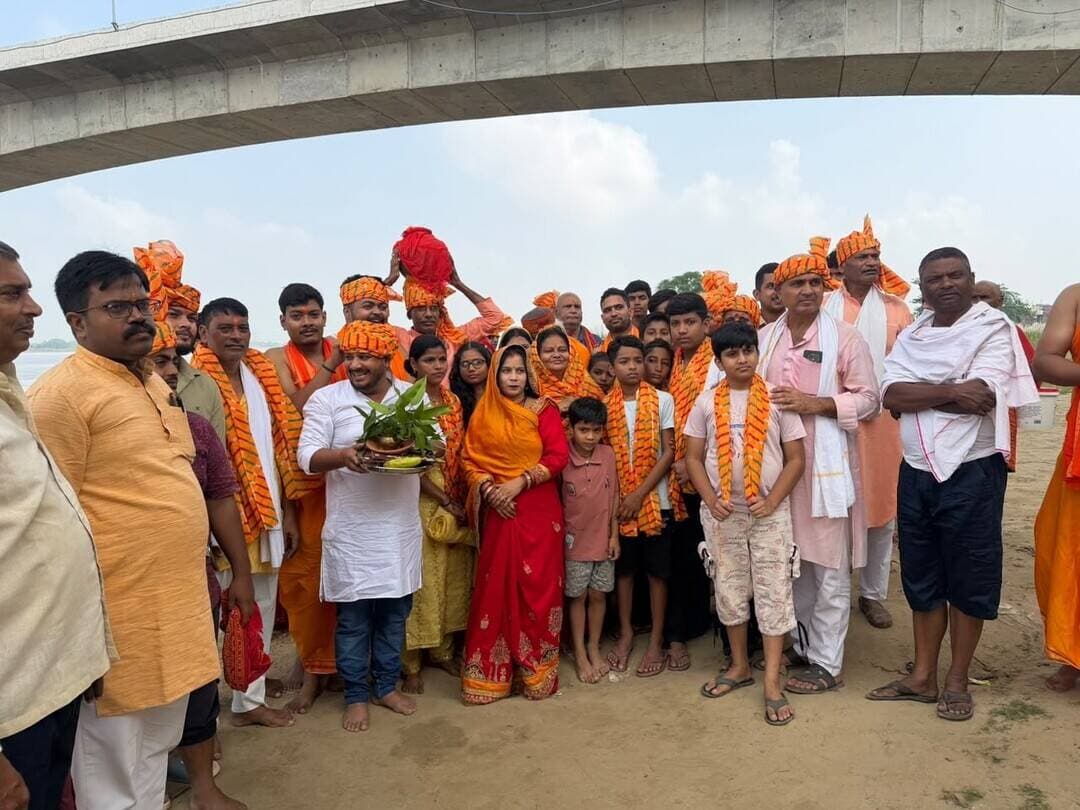 भक्ति के रंग में रंगा गोलंबर, मां जगदम्बा के स्वागत में निकली भव्य कलश यात्रा .. खबर कमेंट बॉक्स में