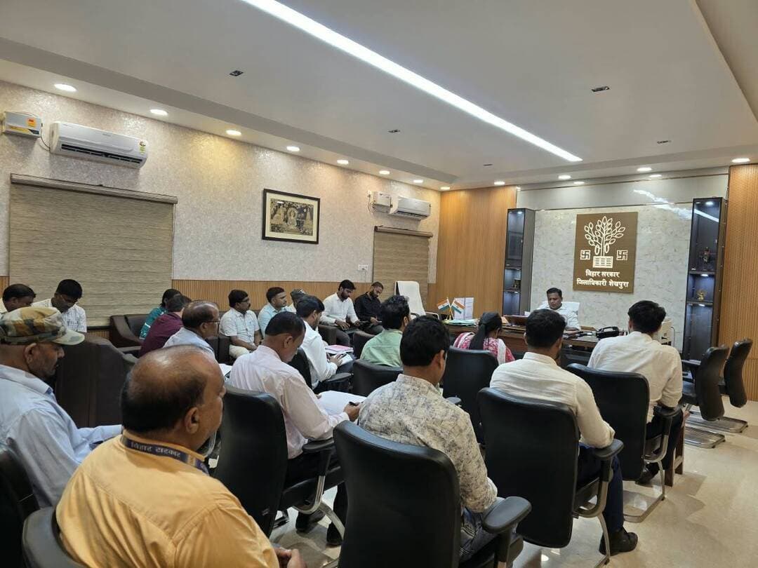 आज दिनांक 12.10.2026 को समाहरणालय स्थित मंथन सभागार में जिला पदाधिकारी श्री शेखर आनंद की अध्यक्षता में सोमवारीय साप्ताहिक बैठक का आयोजन किया गया।
Information & Public Relations Department, Government of Bihar
#samratchoudhary
#CMSamrat
