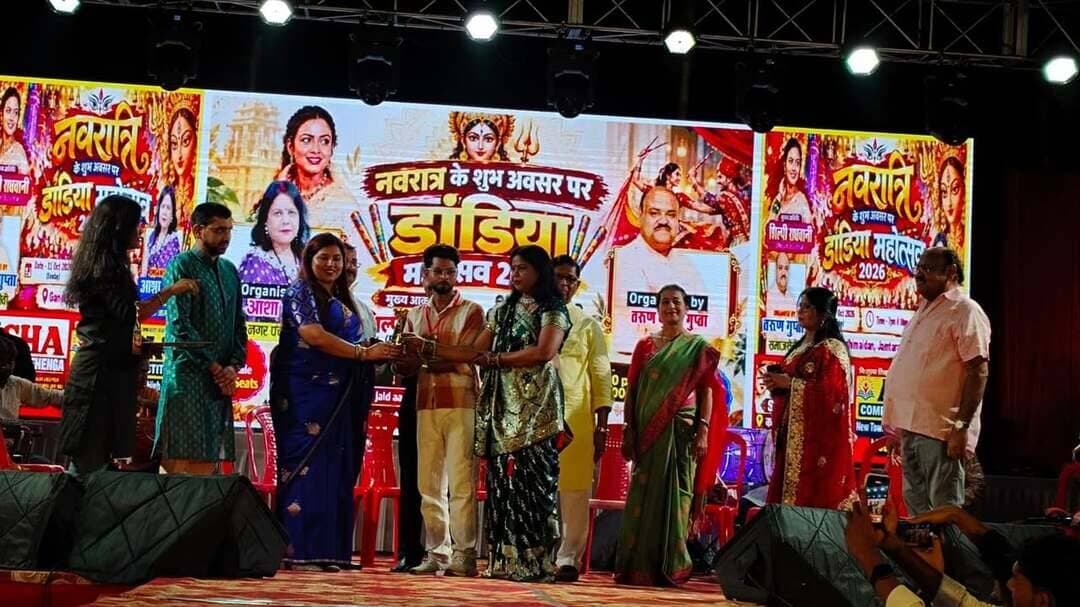 जामताड़ा के ऐतिहासिक गांधी मैदान में पहली बार सजा भव्य डांडिया महोत्सव, शिल्पी राघवानी ने बांधा समां......see more