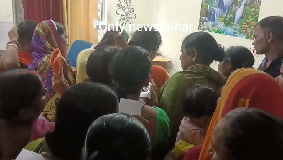 लखीसराय। 137 फरियादियों की शिकायतों पर हुई सुनवाई एडीएम ने अधिकारियों को दिए त्वरित निष्पादन के निर्देश।