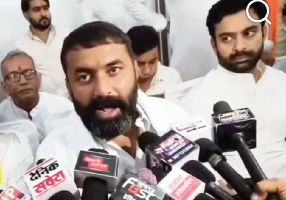 भिवानी :Ugc रोल बैक की मांग पर भाजपा, कांग्रेस दोनों को लपेटा...