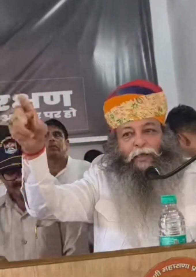 भिवानी में गरजे करणी सेना के अध्यक्ष सूरजपाल अम्मू...
लगाये Ugc रोल बैक के नारे।