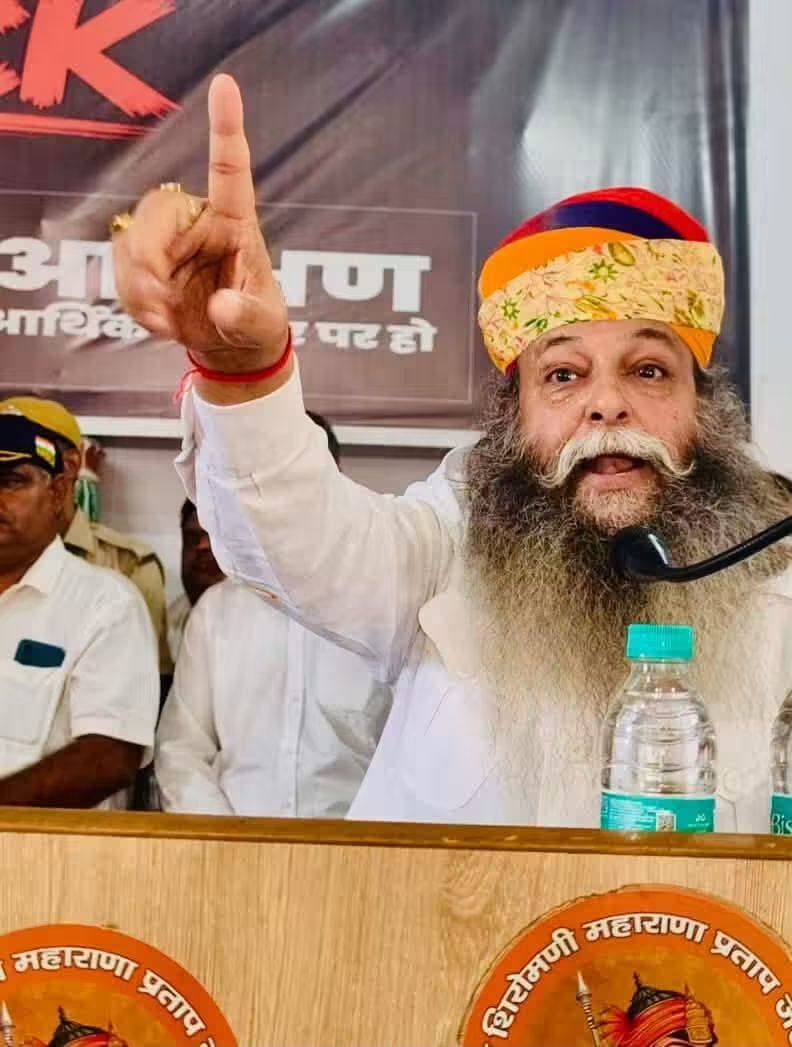 भाजपा अब सामान्य वर्ग की सबसे बड़ी दुश्मन….सूरज पाल सिंह
आज भिवानी में UGC के नये नियमों के विरोध में हरियाणा भिवानी में विशाल जनसभा को संबोधित करते हुए।