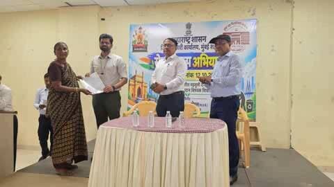 कुर्ला: दादर पश्चिमात सेवा संकल्प अभियानांतर्गत 37 प्रकारच्या महसुली दाखल्यांचे वितरण