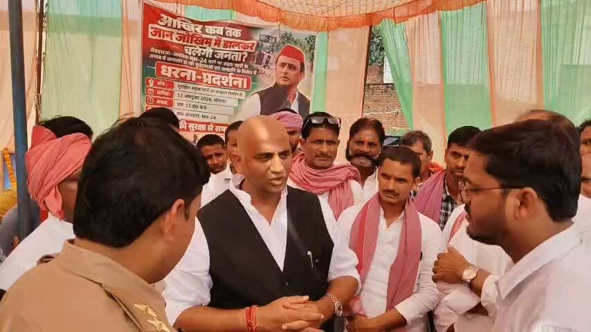 ... जब पूर्व विधायक और सपा के राष्ट्रीय सचिव मनोज सिंह डब्लू ने बंद कर दी धरना समाप्त कराने पहुंचे दारोगा की बोलती #news #video #chandauli