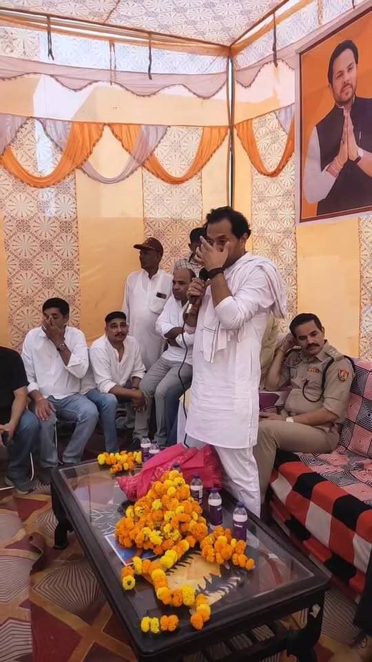 गांव कुराड महात्मा गांधी ग्रामीण बस्ती में विधायक मनमोहन भड़ाना ने सुनी समस्याएं। मूलभूत सुविधाओं को हल करने का आश्वासन दिया।