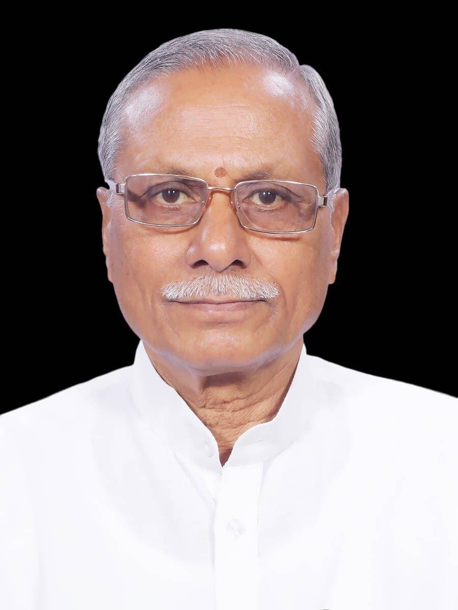 राष्ट्रपति दौपदी मुर्मु ने सोमवार को 6 राज्यों के राज्यपालों की नियुक्ति की घोषणा की। राष्ट्रपति की ओर से उत्तराखंड के राज्यपाल के तौर पर डॉ ढाल सिंह बिसेन की नियुक्ति की है। बता दें कि डॉ ढाल सिंह बिसेन मध्य प्रदेश के बालाघाट से लोकसभा के पूर्व सांसद हैं। व पूर्व कैबिनेट मंत्री भी रहे हैं। वह म.प्र. सरकार में वन, परिवहन, खनिज साधन, स्कूल शिक्षा, जेल विभाग संभाल चुके हैं। वह सेवानिवृत्त लेफ्टिनेंट जनरल गुरमीत सिंह की जगह लेंगे।
<nis:link nis:type=tag nis:id=uttarakhand nis:value=Uttarakhand nis:enabled=true nis:link/> <nis:link nis:type=tag nis:id=uttarakhandnews nis:value=UttarakhandNews nis:enabled=true nis:link/> <nis:link nis:type=tag nis:id=dhalsinghbisen nis:value=DhalSinghBisen nis:enabled=true nis:link/> <nis:link nis:type=tag nis:id=uttarakhandgovernor nis:value=UttarakhandGovernor nis:enabled=true nis:link/> <nis:link nis:type=tag nis:id=newgovernor nis:value=NewGovernor nis:enabled=true nis:link/> <nis:link nis:type=tag nis:id=governorappointment nis:value=GovernorAppointment nis:enabled=true nis:link/> <nis:link nis:type=tag nis:id=droupadimurmu nis:value=DroupadiMurmu nis:enabled=true nis:link/> <nis:link nis:type=tag nis:id=gurmitsingh nis:value=GurmitSingh nis:enabled=true nis:link/> <nis:link nis:type=tag nis:id=uttarakhandpolitics nis:value=UttarakhandPolitics nis:enabled=true nis:link/> <nis:link nis:type=tag nis:id=madhyapradesh nis:value=MadhyaPradesh nis:enabled=true nis:link/>