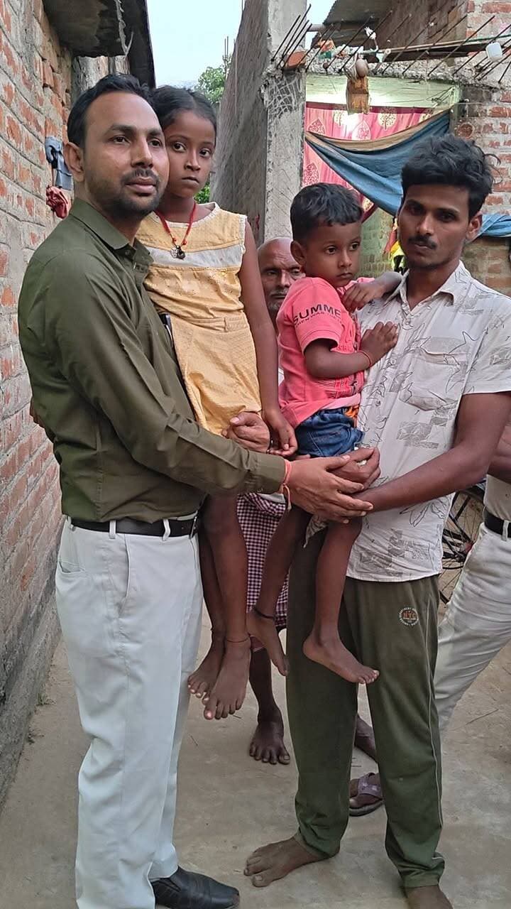 खैरा प्रखंड पहुंचे डॉक्टर रिजवान शह समाजसेवी