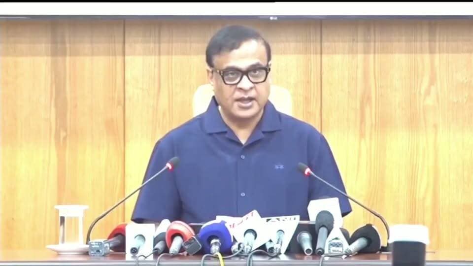 সাংবাদিক সম্মেলনের মধ্য দিয়ে রাহুল গান্ধীকে চ্যালেঞ্জ ছুড়ে দিলেন আসামের মুখ্যমন্ত্রী