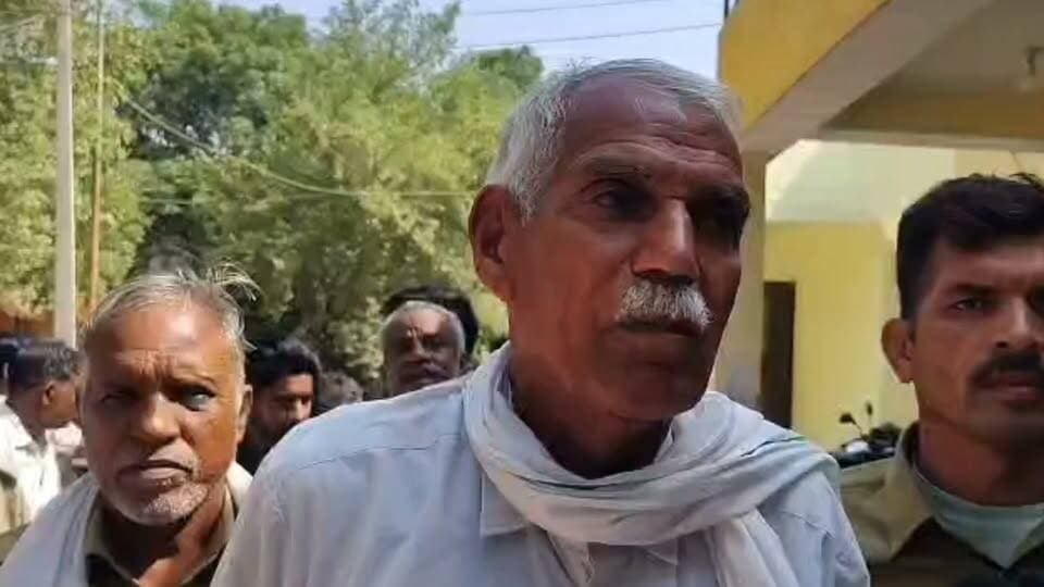 BDPO व अटेली विधायक को ज्ञापन सौंपा