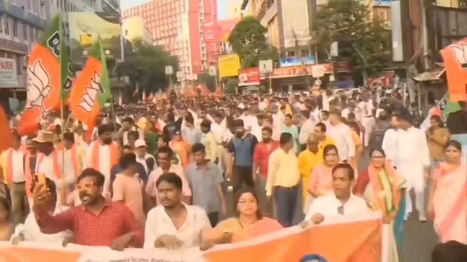 রেজিনগর ও নন্দীগ্রাম উপ নির্বাচনে বিপুল জয়ের জন্য জনগণকে ধন্যবাদ জানিয়ে বিজেপির বিজয় মিছিল কলকাতা