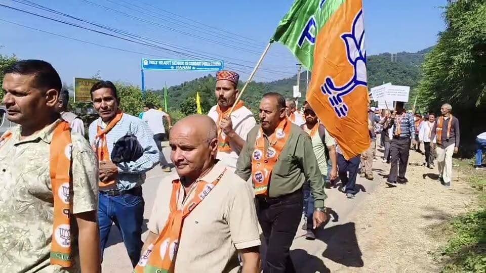 Live नाहन:प्रदेश सरकार के खिलाफ भाजपा का नाहन में धरना प्रदर्शन...