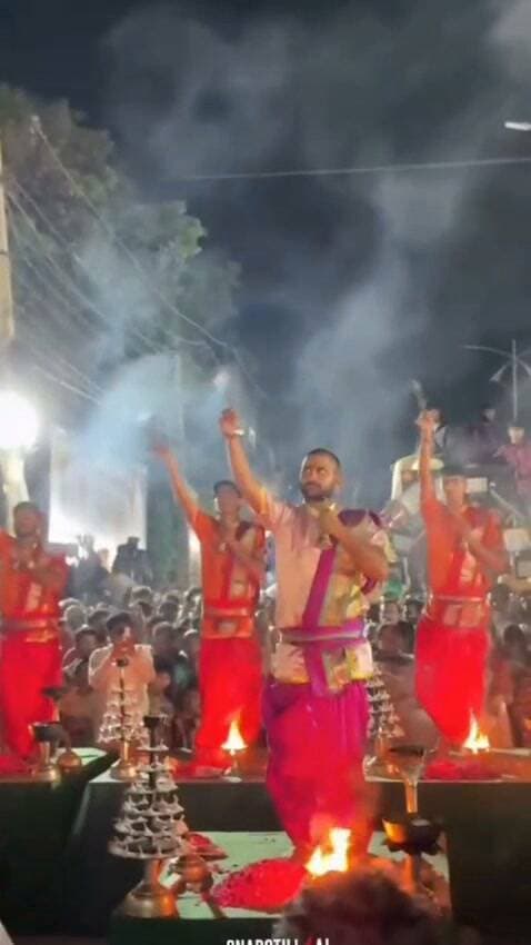 #जहानागंज #नगर #पंचायत में #काशी #दशाश्वमेध घाट के तर्ज पर देख 15 अक्टूबर को श्री शिव शक्ति कमेटी #दक्षिण मोहल्ले में भव्य महा आरती
#पंडित #हर्ष मिश्रा करेंगे #मां #भगवती की #महाआरती
