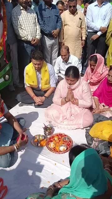 विधायक कमलेश ठाकुर पहुंची बस स्टैंड देहरा, ग्रामीण रूटों की बसों को दिखाएंगी हरी झंडी #dehra #kangralive