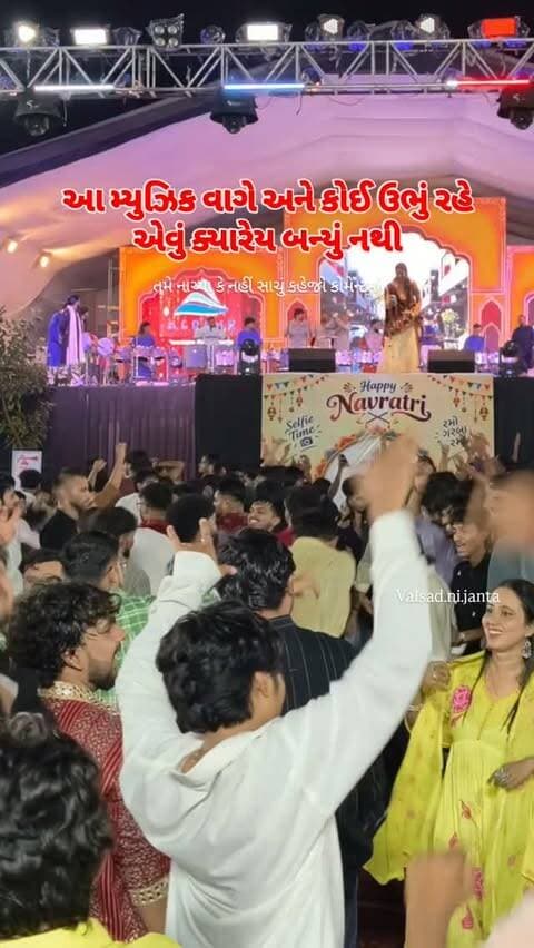 Follow @valsad.ni.janta
.
.
.
#navratri #valsad_ni_janta #valsad